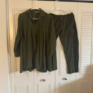MAK Loose Solid Olive Green Women’s Co-ord Set of 2 With Capri Pants Size Small